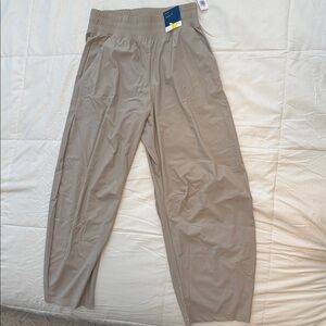 Women's Old Navy sleektech barrel pants